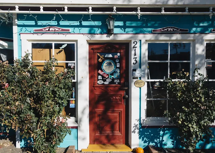 Pet Friendly hotel: The Hostel California